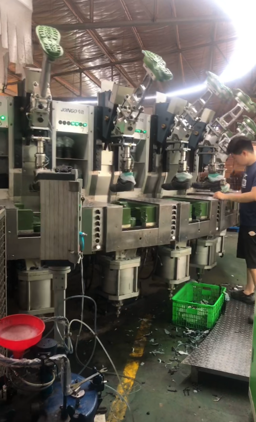 Najnowsze blogi firmy Introducing a machine for manufacturing work shoes